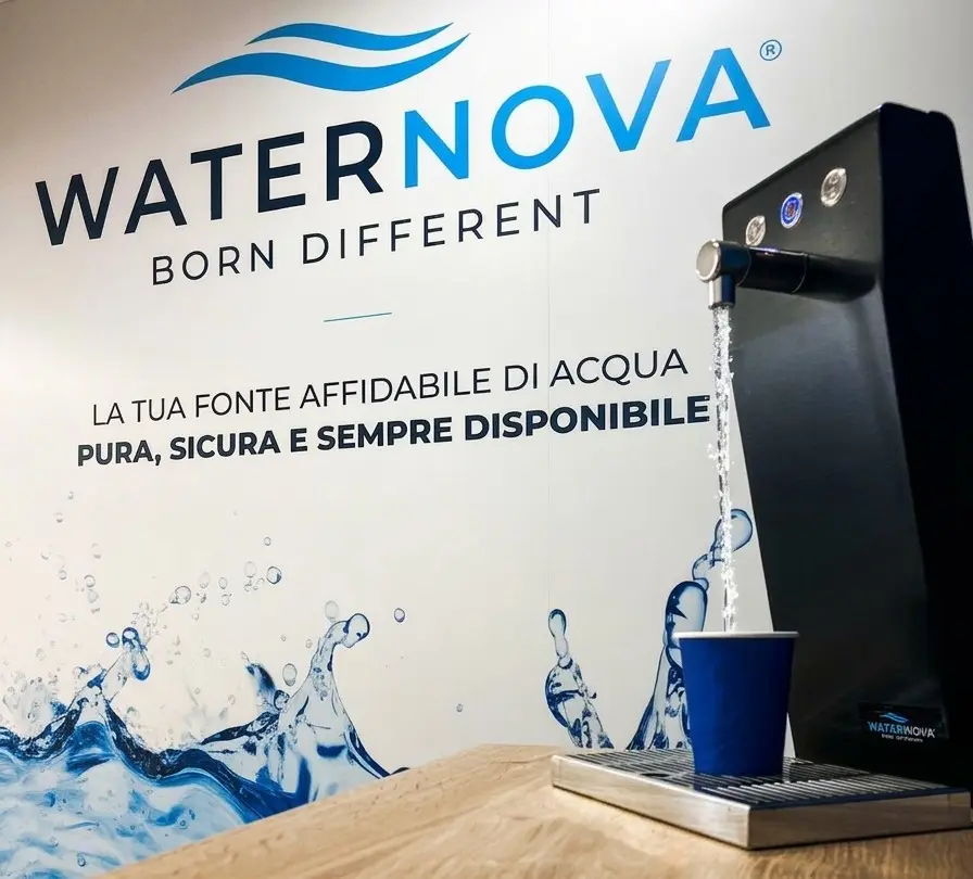 Depuratore Acqua a Erice (Trapani) 1 Bottiglie in vetro personalizzate WaterNova per acqua naturale e frizzante per ristoranti a Trapani.